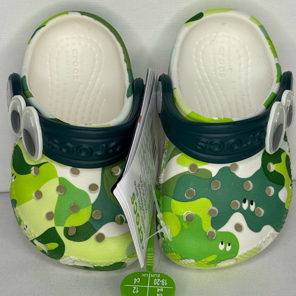 CROCS Toddlers’ Green and White Camo Slippers - Picture 5 of 10